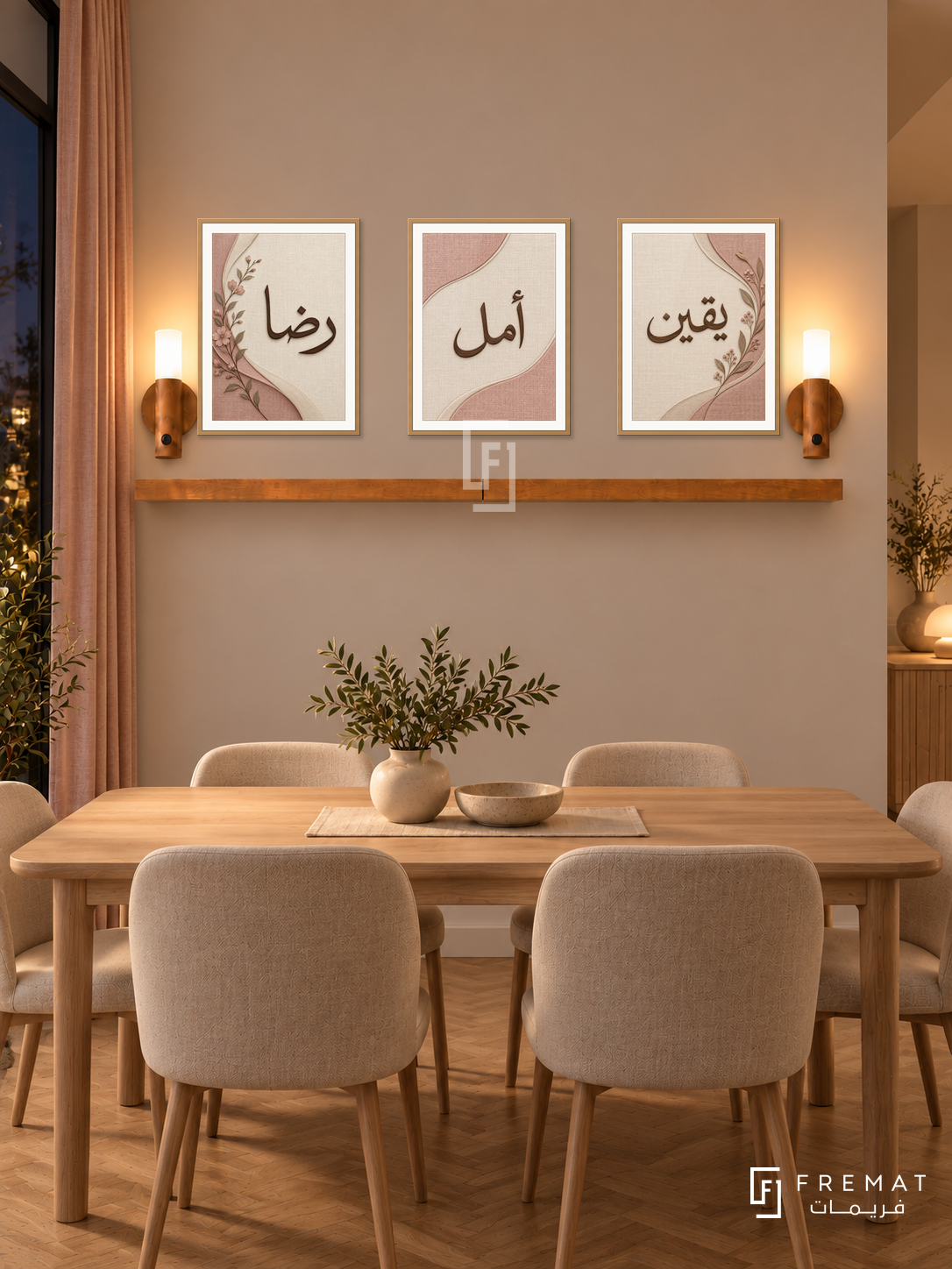 FREMAT Blush Linen shelf set with three 30 x 40 cm frames, 2 cm white borders, honey wood shelf and two warm sensor lamps. Night warm Scandinavian dining room, pale clay wall, ash rectangular table with round corners, oatmeal chairs, pink linen curtain beside dark window left, herringbone floor.