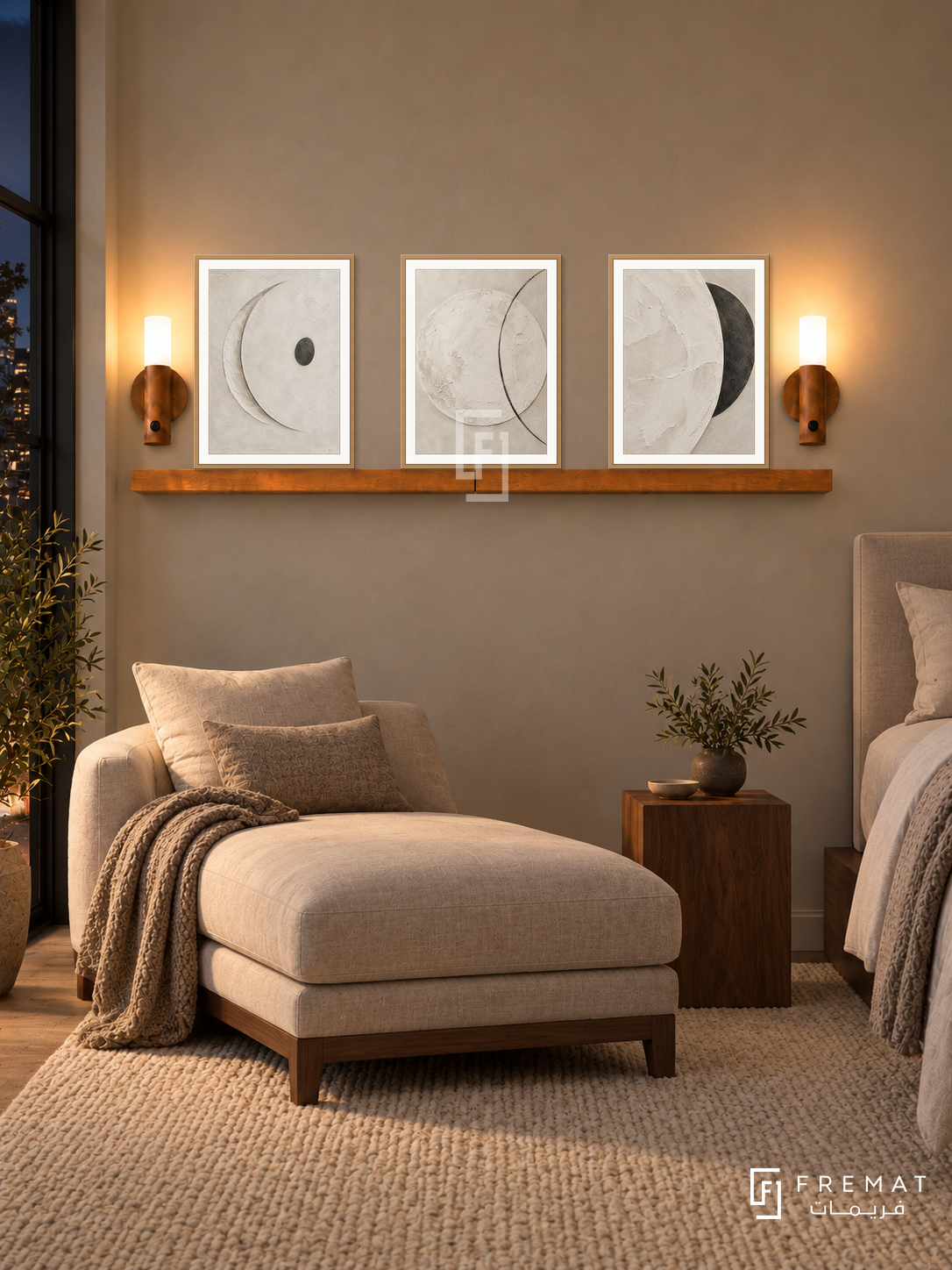 FREMAT Moon Clay shelf set with three 30 x 40 cm wooden texture frames, 2 cm white borders, honey wood shelf and two warm sensor lamps. Night organic modern bedroom reading nook, taupe plaster wall, mushroom linen chaise with walnut base, walnut cube side table, cream wool rug, bed edge right and dark window left.
